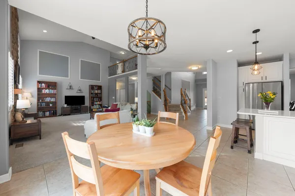 $635,000 | 621 Western Drive, North Aurora, IL 60542