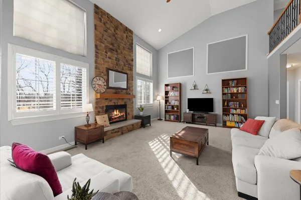 $635,000 | 621 Western Drive, North Aurora, IL 60542