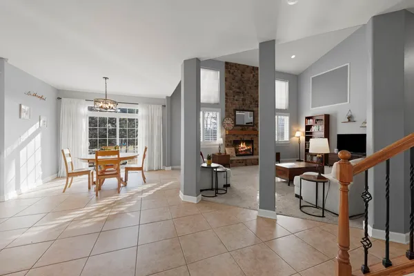 $635,000 | 621 Western Drive, North Aurora, IL 60542