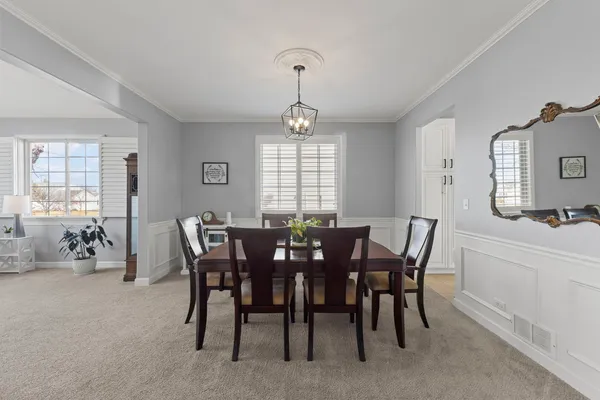 $635,000 | 621 Western Drive, North Aurora, IL 60542