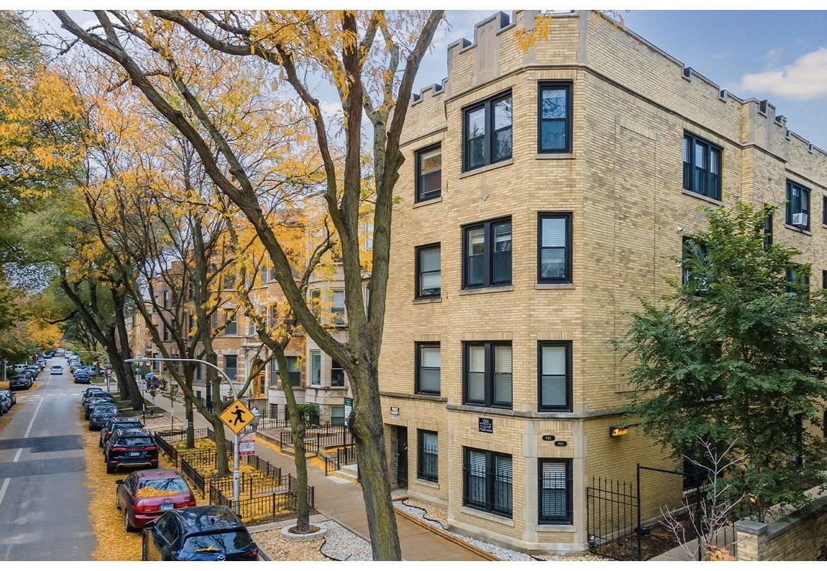 648.5 West Roscoe Street, Unit GD Chicago, IL 60657 - Photo 2 of 13