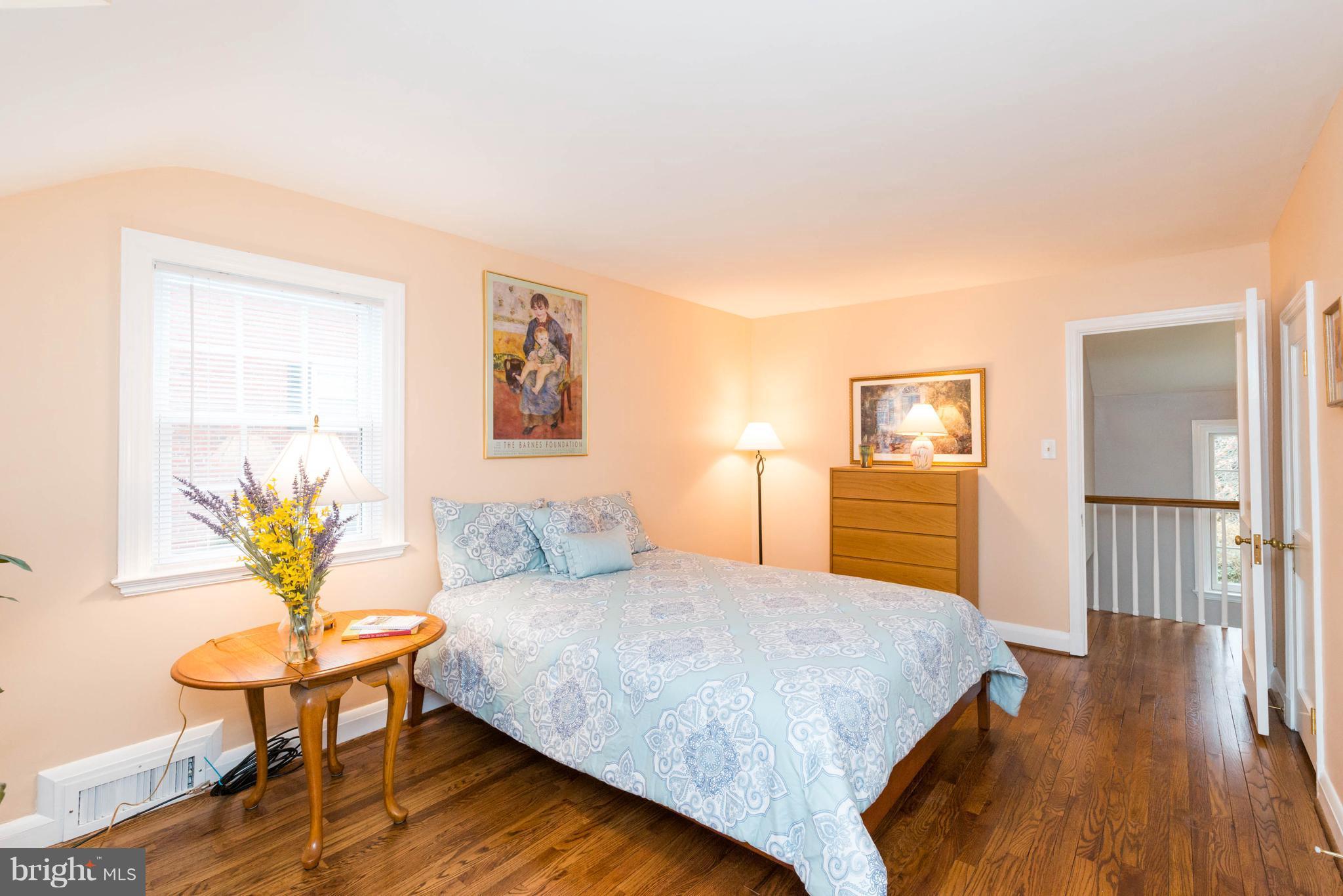 624 Wilton Road Baltimore, MD 21286 - Photo 15 of 30 a spacious bedroom with a bed and a table