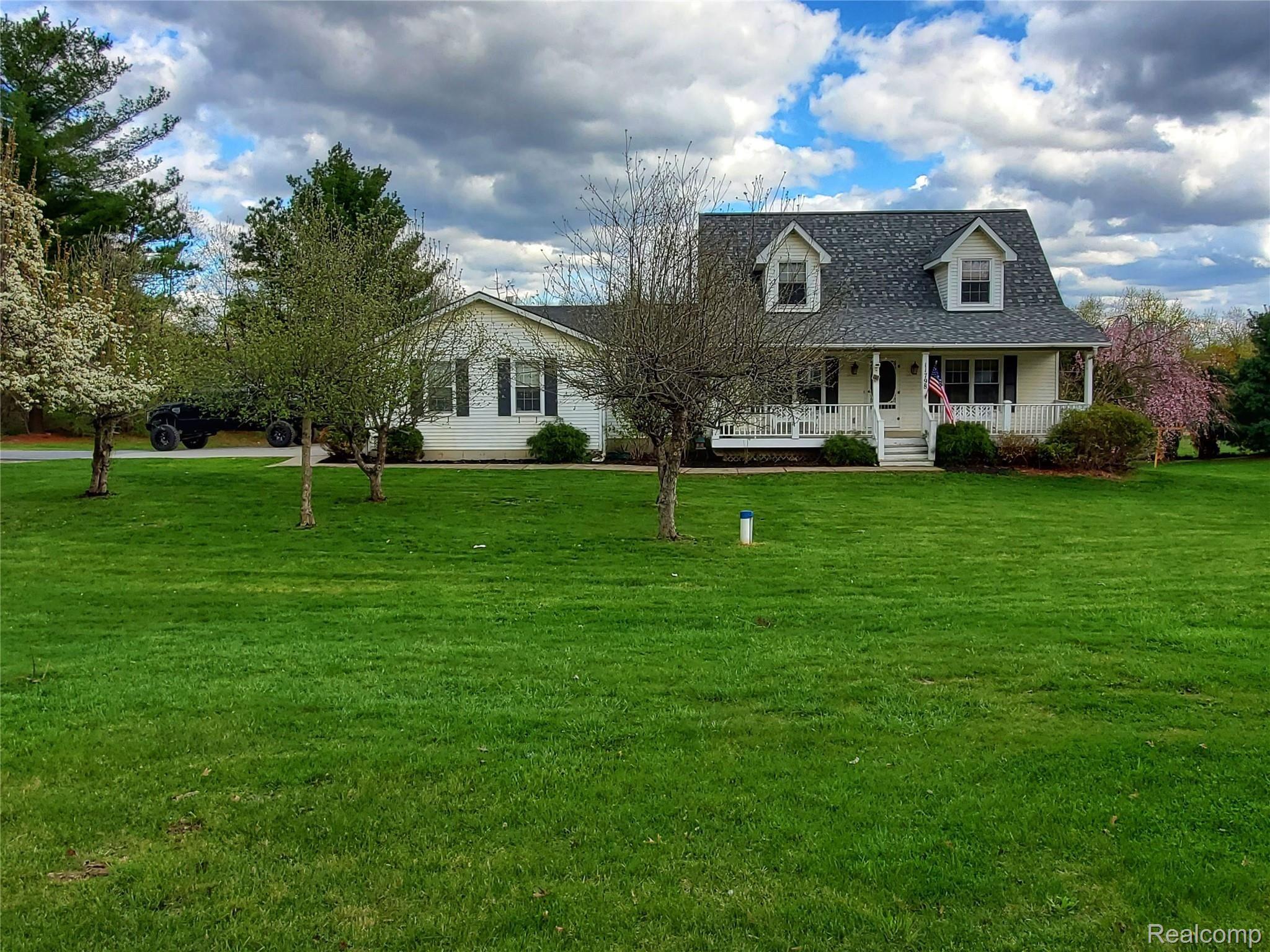 11798 Clyde Road Fenton, MI 48430 - Photo 1 of 46 iBv_Jkh4.jpeg