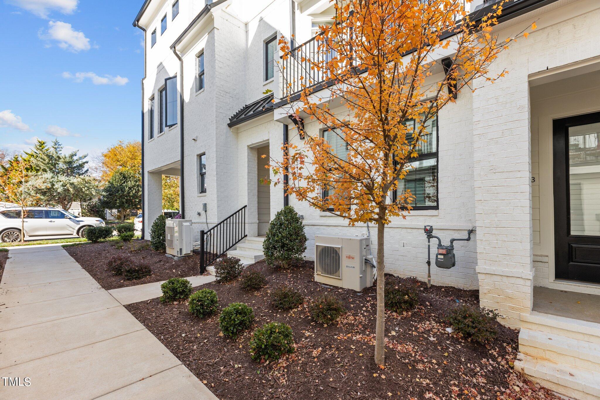 400 Bryan Pointe Drive, Unit 102 Raleigh, NC 27608 - Photo 7 of 52 46-web-or-mls-IMGL1147