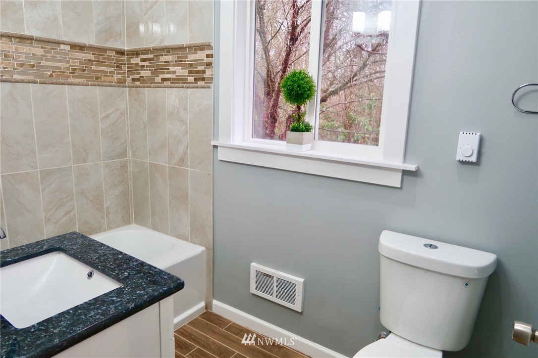 3605 Talbot Road South Renton, WA 98055 - Photo 13 of 24