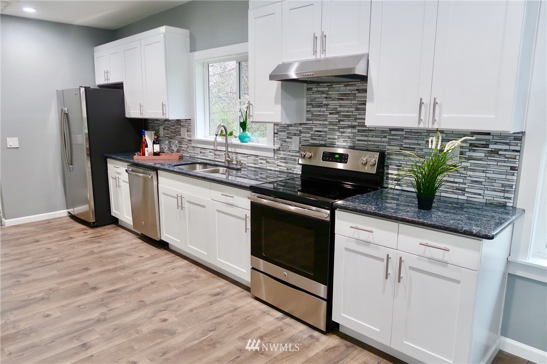 3605 Talbot Road South Renton, WA 98055 - Photo 10 of 24