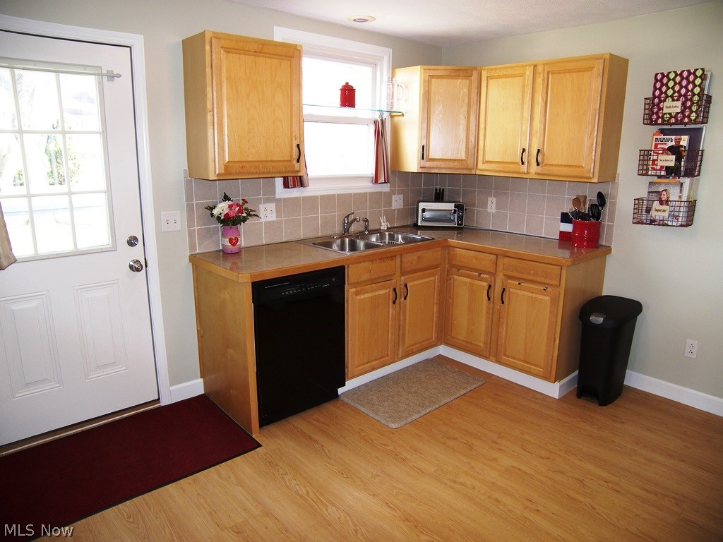 1739 Lyndhurst Road Lyndhurst, OH 44124 - Photo 8 of 21