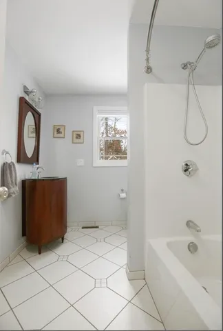 $3,500 | 9 Gulliver Avenue, Salem, NH 03079