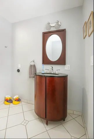 $3,500 | 9 Gulliver Avenue, Salem, NH 03079