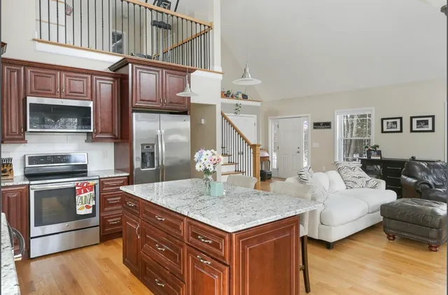 $3,500 | 9 Gulliver Avenue, Salem, NH 03079