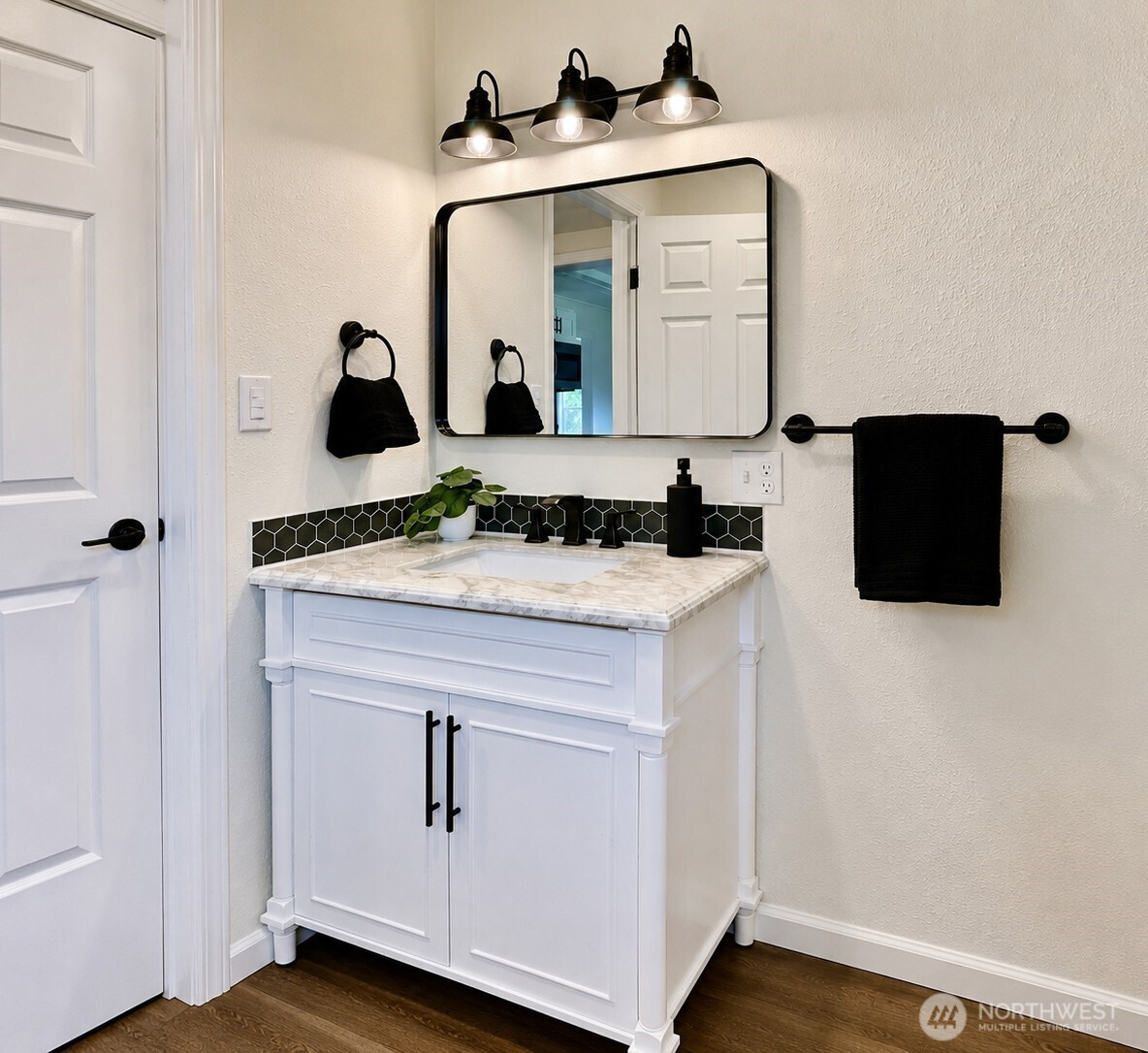 2222 Cooks Hill Road Centralia, WA 98531 - Photo 10 of 36 a bathroom with a sink and a mirror