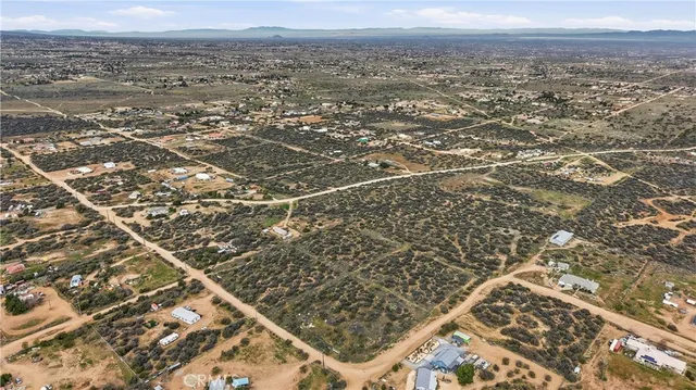 $250,000 | 7870 Woodcliff Street, Phelan, CA 92371