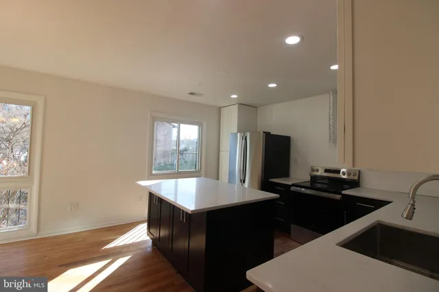 $2,997 | 3007 Mission Square Drive, Fairfax, VA 22031