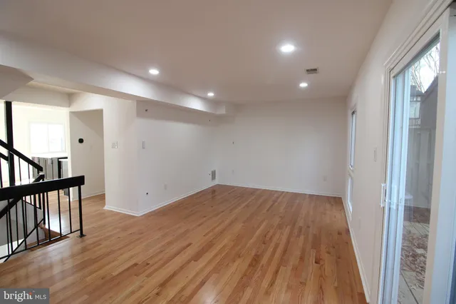 $2,997 | 3007 Mission Square Drive, Fairfax, VA 22031