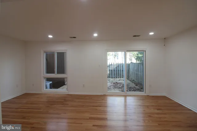 $2,997 | 3007 Mission Square Drive, Fairfax, VA 22031