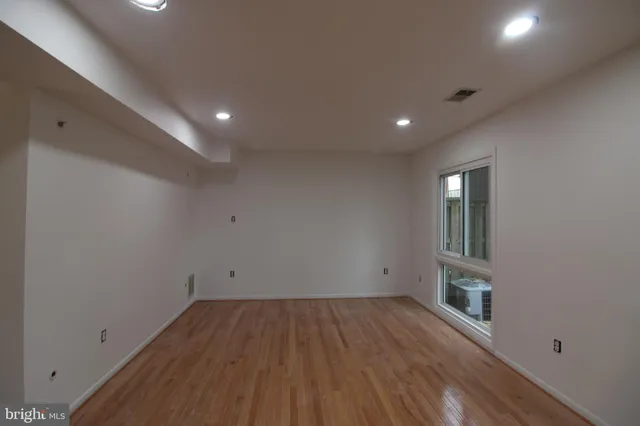 $2,997 | 3007 Mission Square Drive, Fairfax, VA 22031