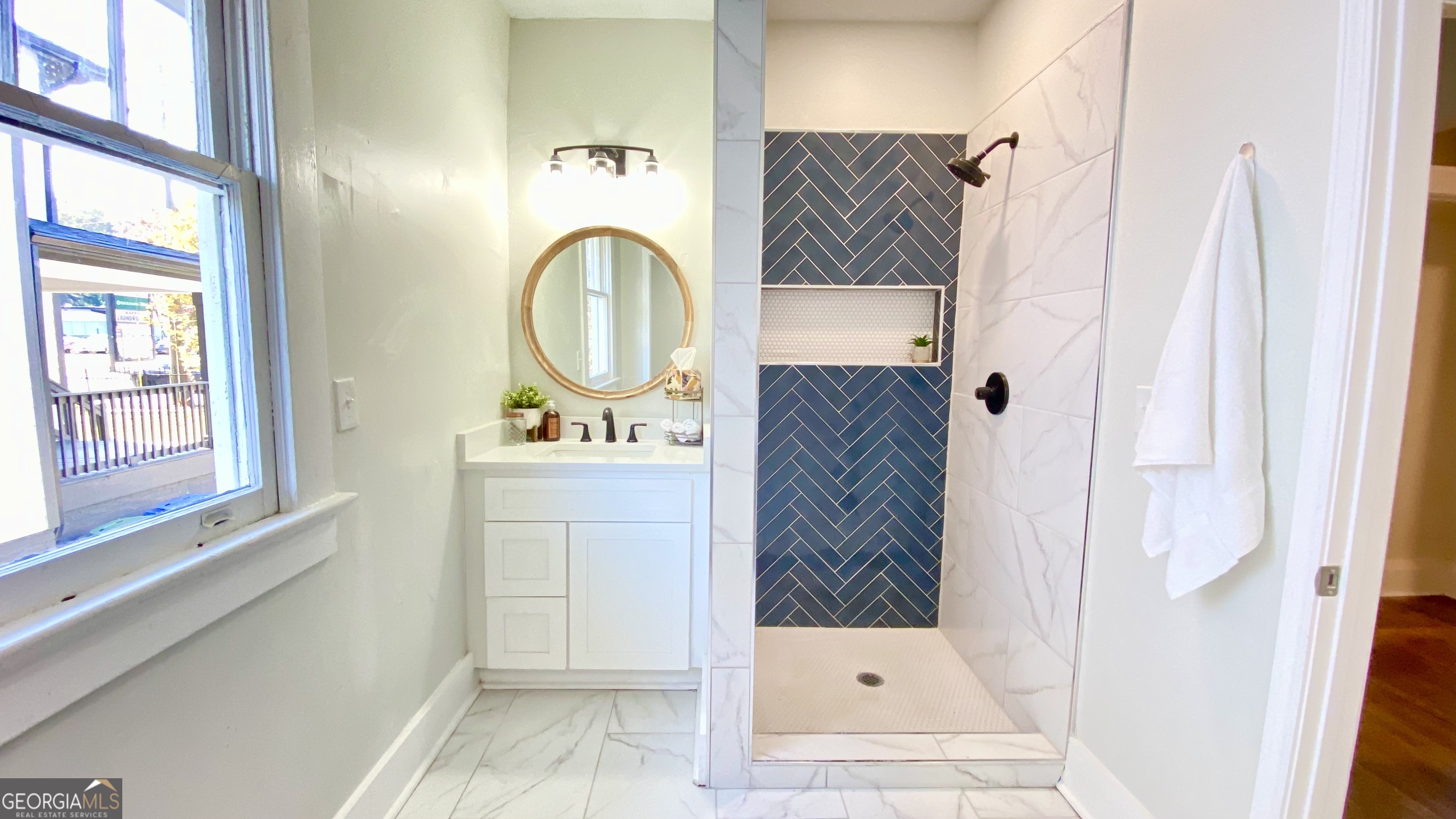 658 Cascade Avenue Southwest Atlanta, GA 30310 - Photo 3 of 11