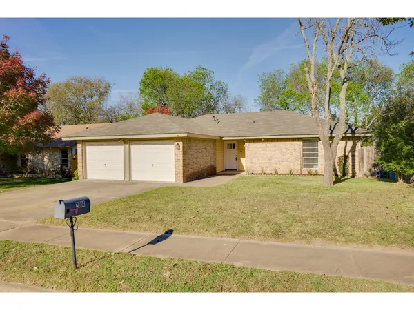 $2,100 | 2104 Magazine Street, Austin, TX 78727