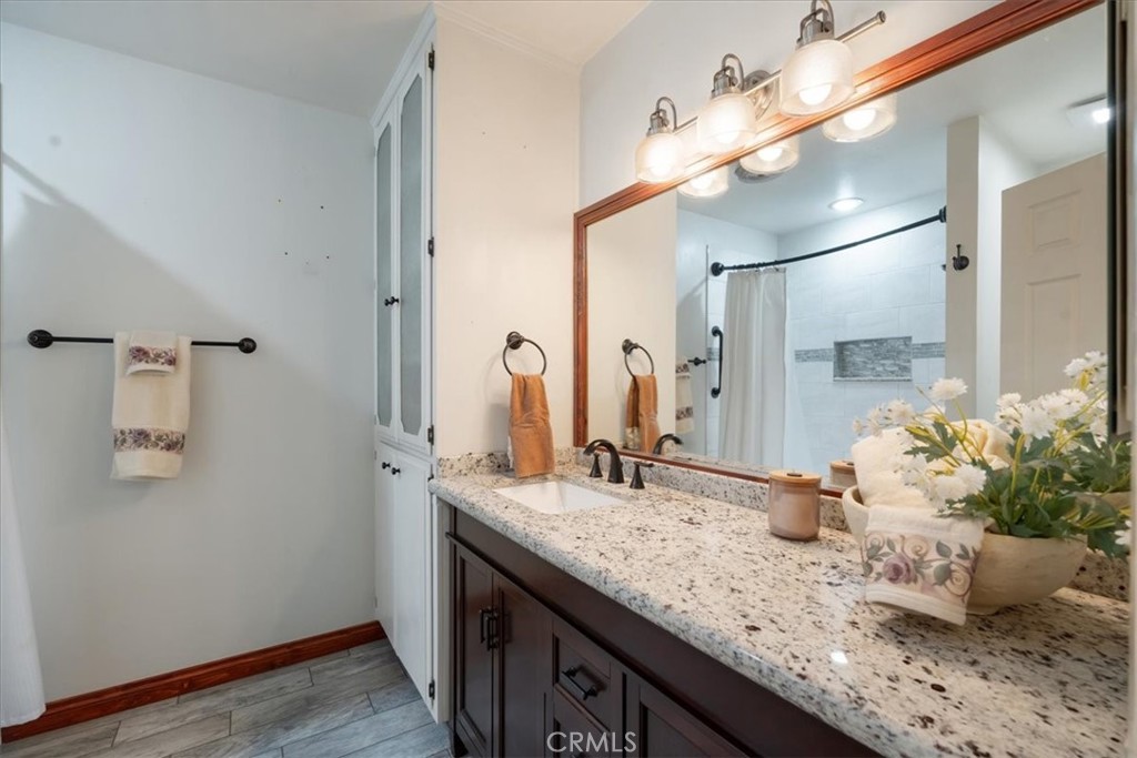 1509 Macadamia Drive Fallbrook, CA 92028 - Photo 25 of 50 2nd bath