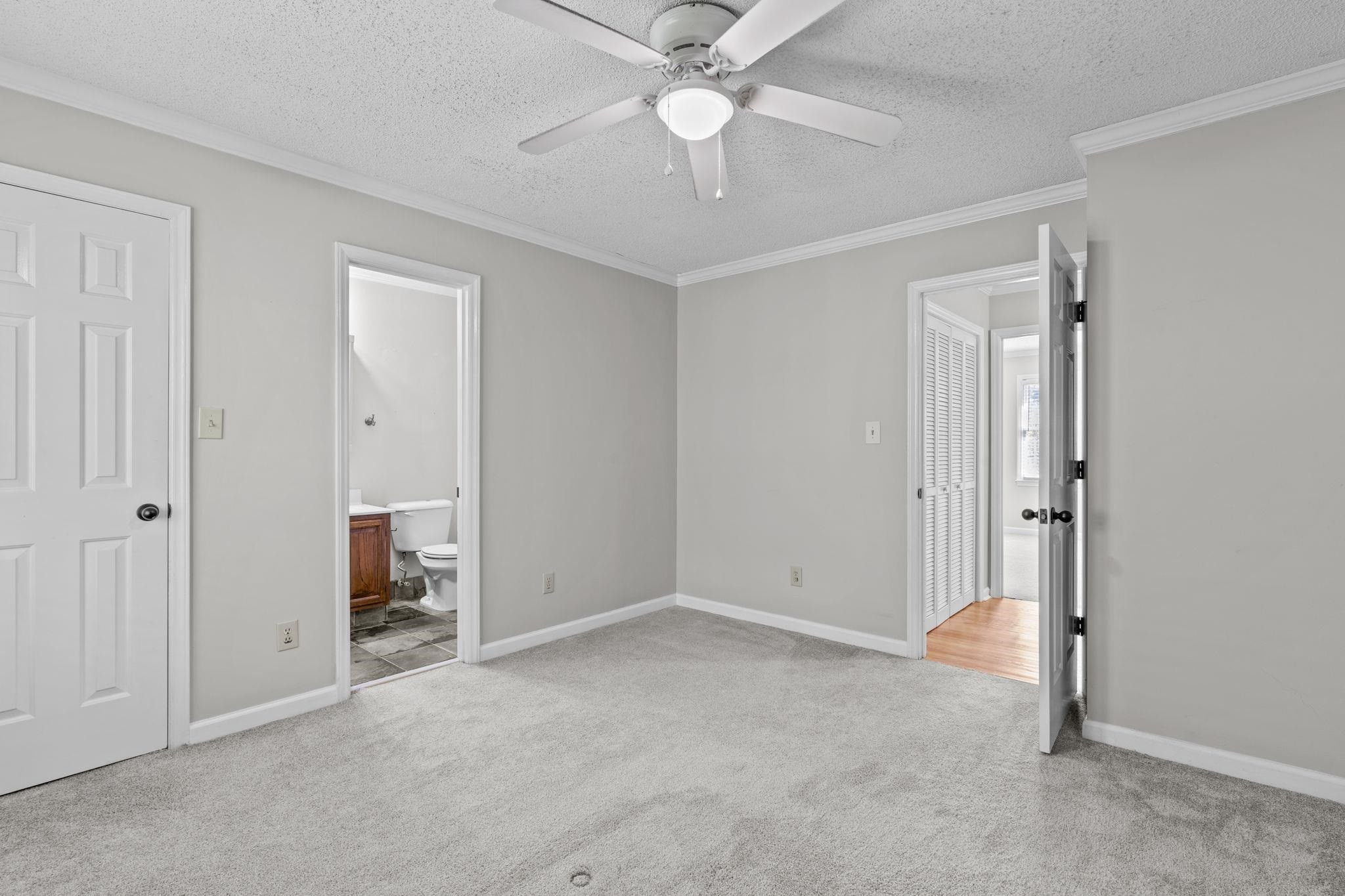 6506 Thetford Court Raleigh, NC 27615 - Photo 21 of 26 an empty room with a ceiling fan and a bathroom