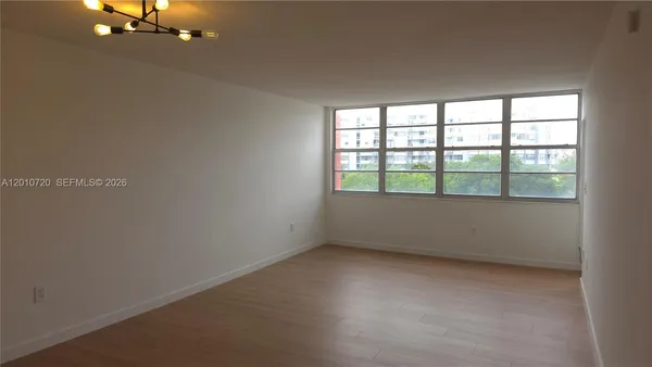 $1,650 | 1351 Northeast Miami Gardens Drive, Unit 413E, Miami, FL 33179