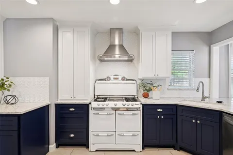 $475,000 | 2403 West Colorado Boulevard, Dallas, TX 75211