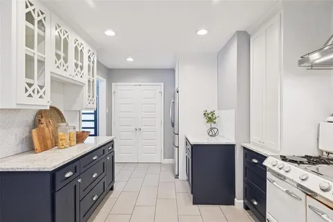 $475,000 | 2403 West Colorado Boulevard, Dallas, TX 75211