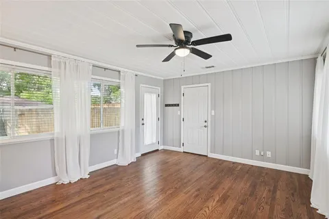 $475,000 | 2403 West Colorado Boulevard, Dallas, TX 75211