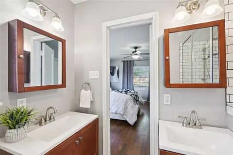 $475,000 | 2403 West Colorado Boulevard, Dallas, TX 75211