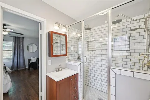 $475,000 | 2403 West Colorado Boulevard, Dallas, TX 75211