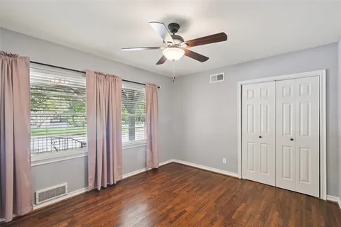 $475,000 | 2403 West Colorado Boulevard, Dallas, TX 75211