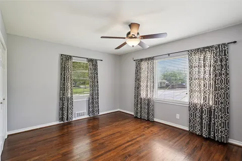 $475,000 | 2403 West Colorado Boulevard, Dallas, TX 75211