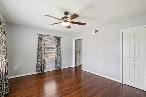 $475,000 | 2403 West Colorado Boulevard, Dallas, TX 75211