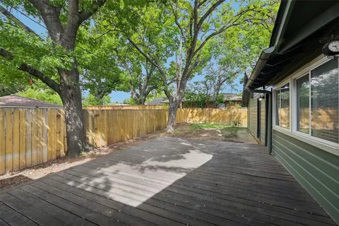 $475,000 | 2403 West Colorado Boulevard, Dallas, TX 75211