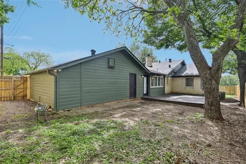 $475,000 | 2403 West Colorado Boulevard, Dallas, TX 75211