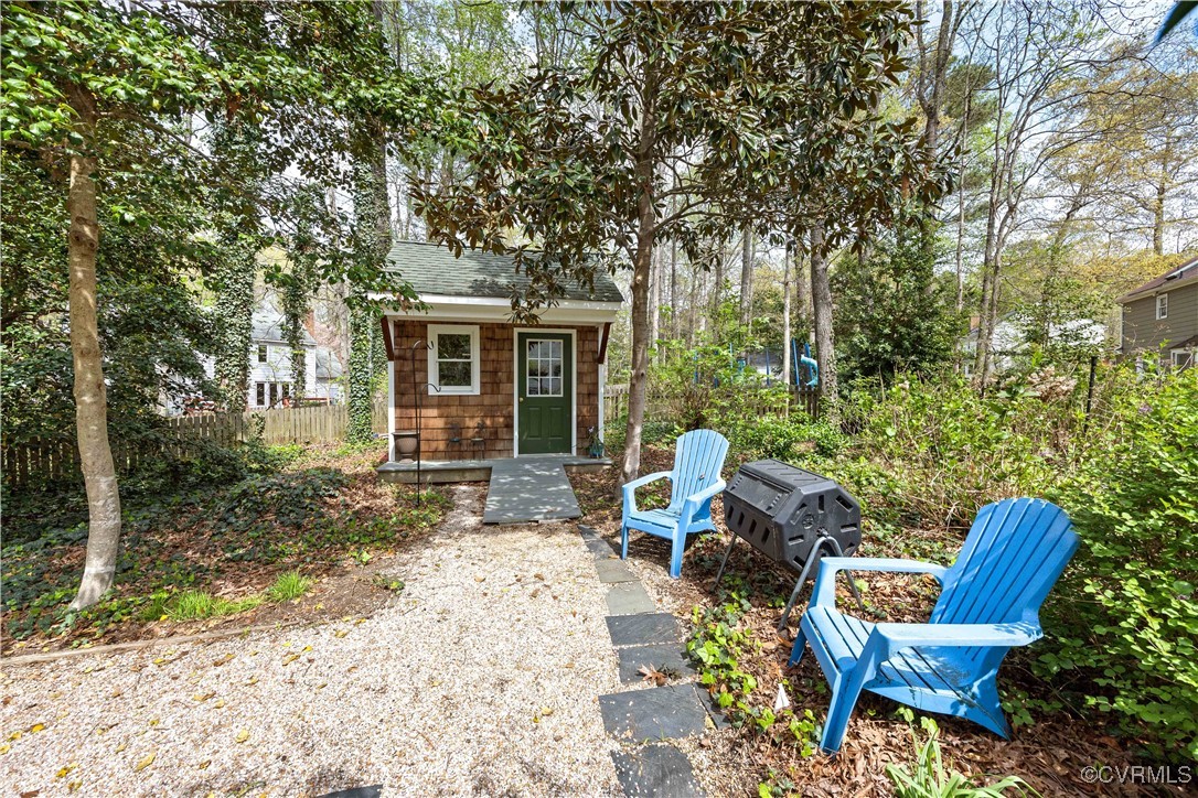 14204 Chimney House Road Midlothian, VA 23112 - Photo 6 of 39 a view of a chairs and table in backyard