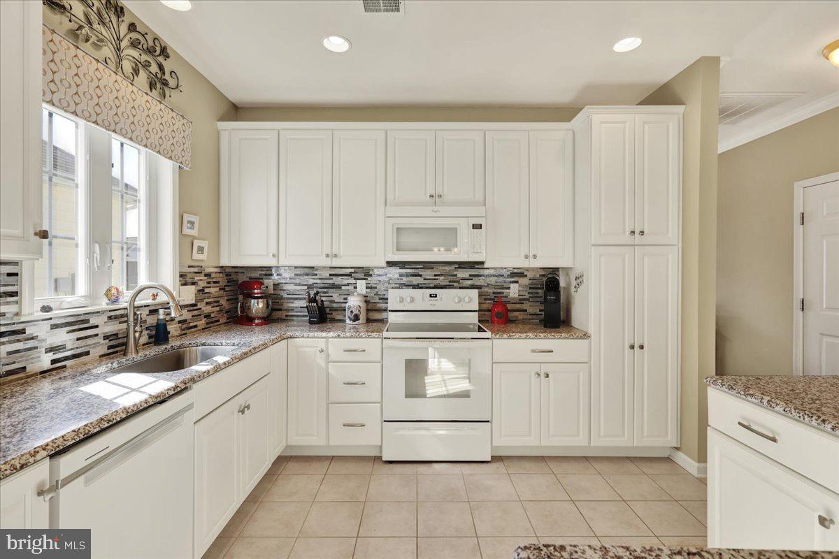 484 Patriots Way Lititz, PA 17543 - Photo 17 of 30 Kitchen View 2