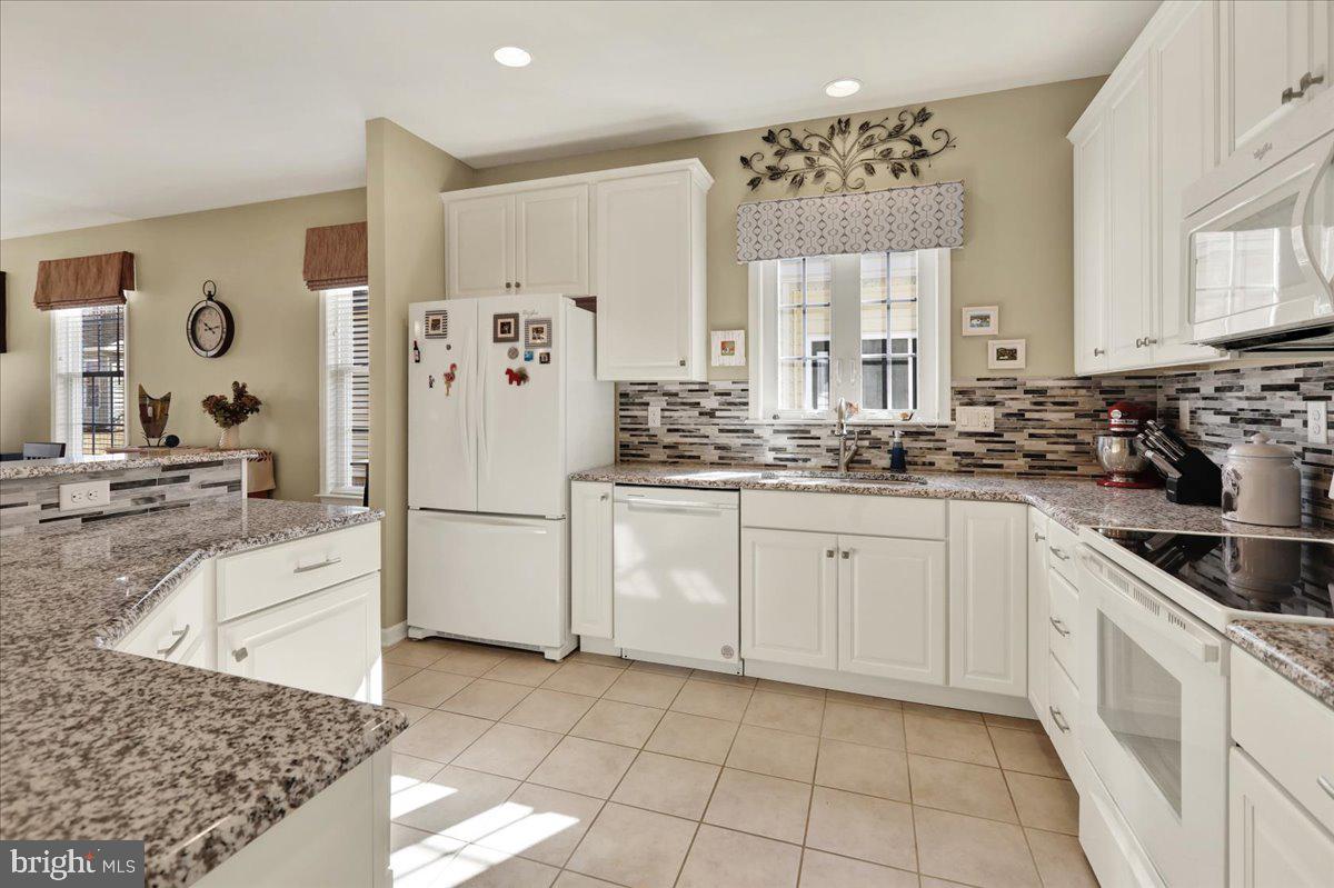 484 Patriots Way Lititz, PA 17543 - Photo 4 of 30 Kitchen view 1