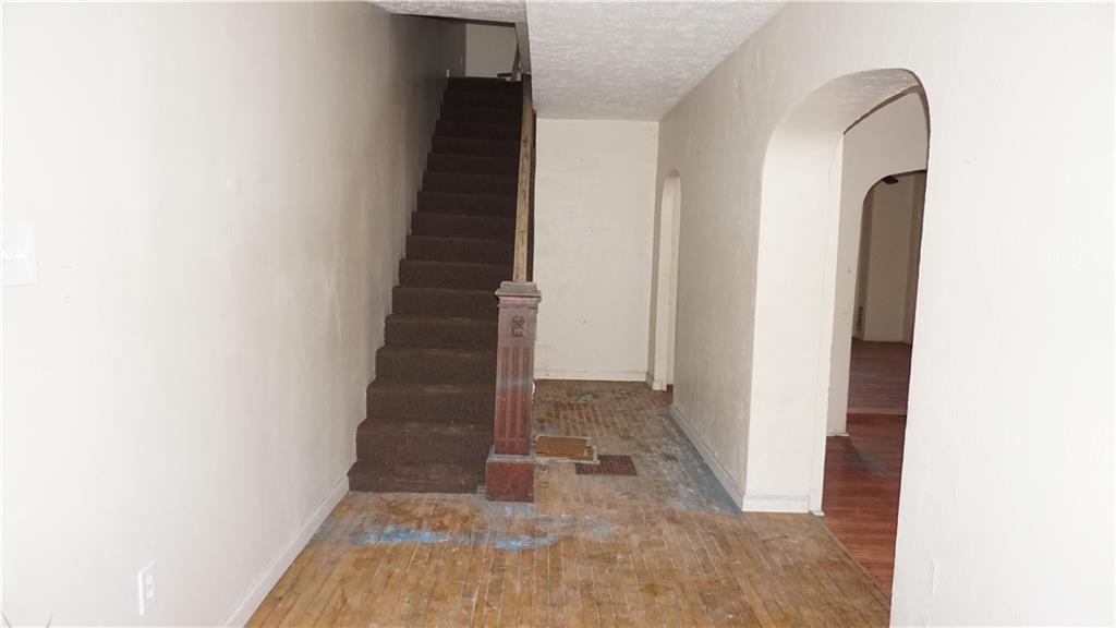 1132 Church Avenue McKees Rocks, PA 15136 - Photo 2 of 19 Gallery Image 2