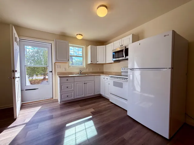 $2,050 | 12 Leonard Street, Unit D, Rochester, NH 03867