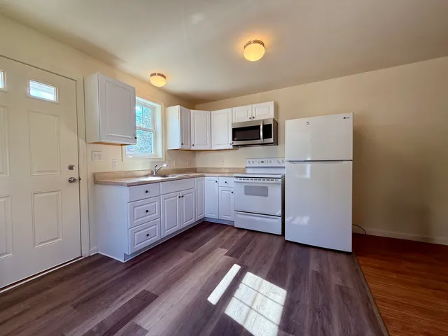 $2,050 | 12 Leonard Street, Unit D, Rochester, NH 03867