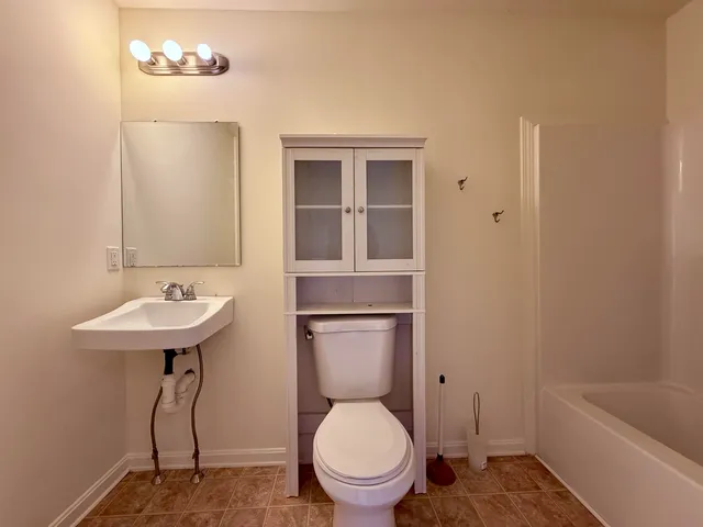 $2,050 | 12 Leonard Street, Unit D, Rochester, NH 03867