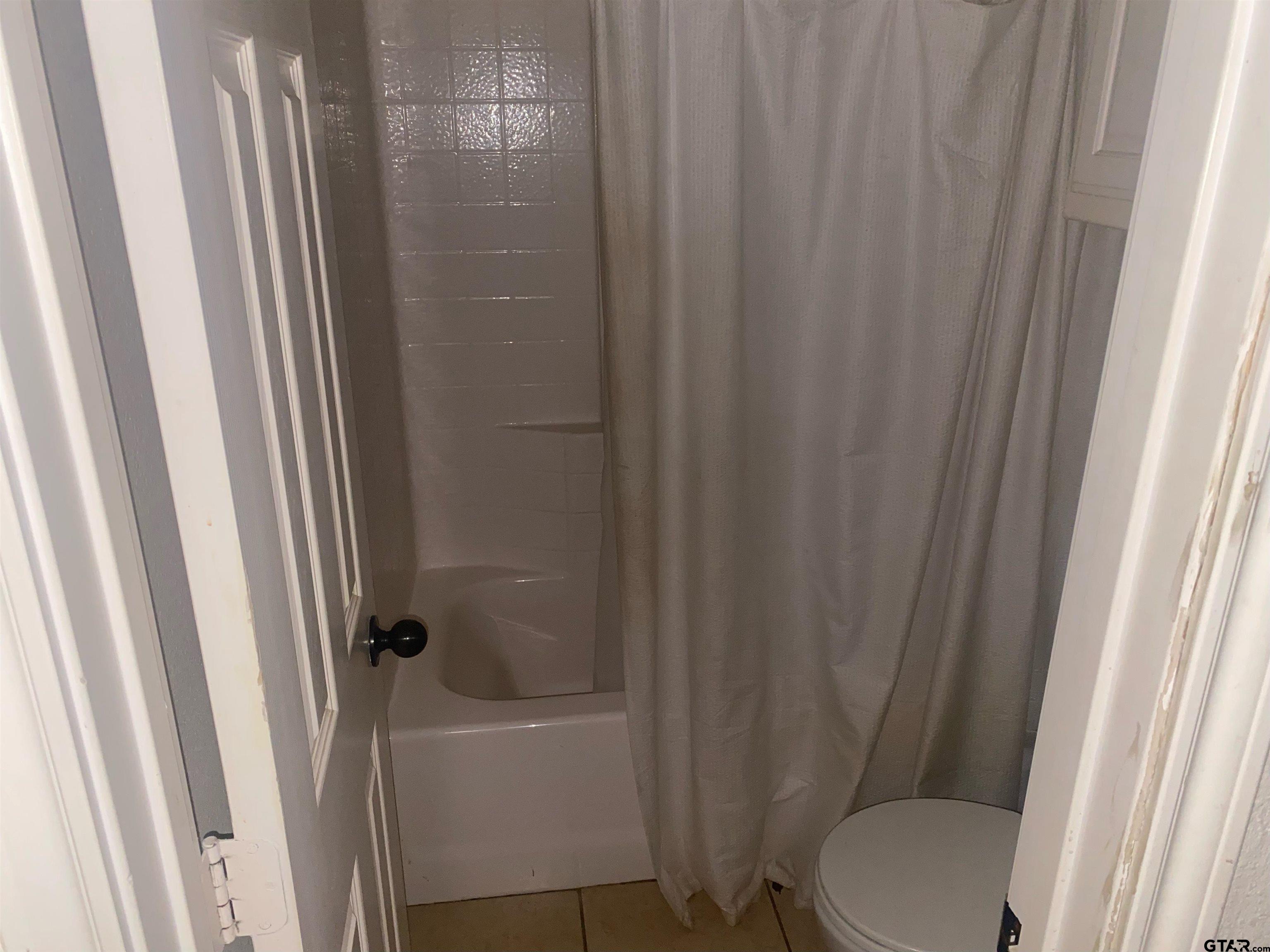 717 West Morris Street Tyler, TX 75702 - Photo 16 of 18 a bathroom with a sink and a bathtub