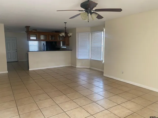 $1,500 | 717 West Morris Street, Tyler, TX 75702