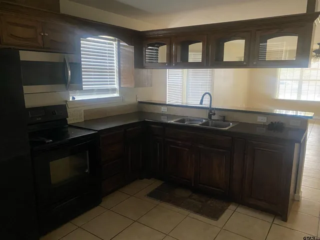 $1,500 | 717 West Morris Street, Tyler, TX 75702