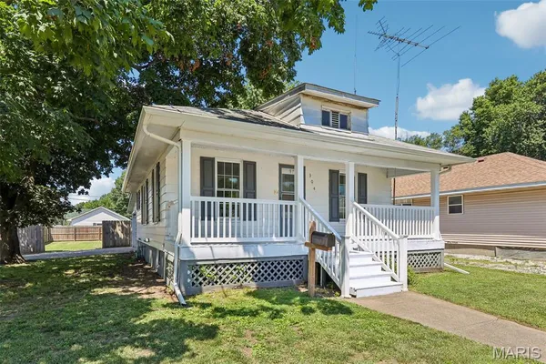 $114,900 | 304 Chiles Street, Carlinville, IL 62626