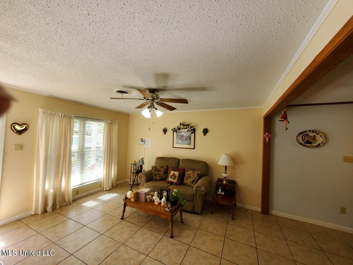 2801 Dantzler Street Moss Point, MS 39563 - Photo 5 of 23 Living room