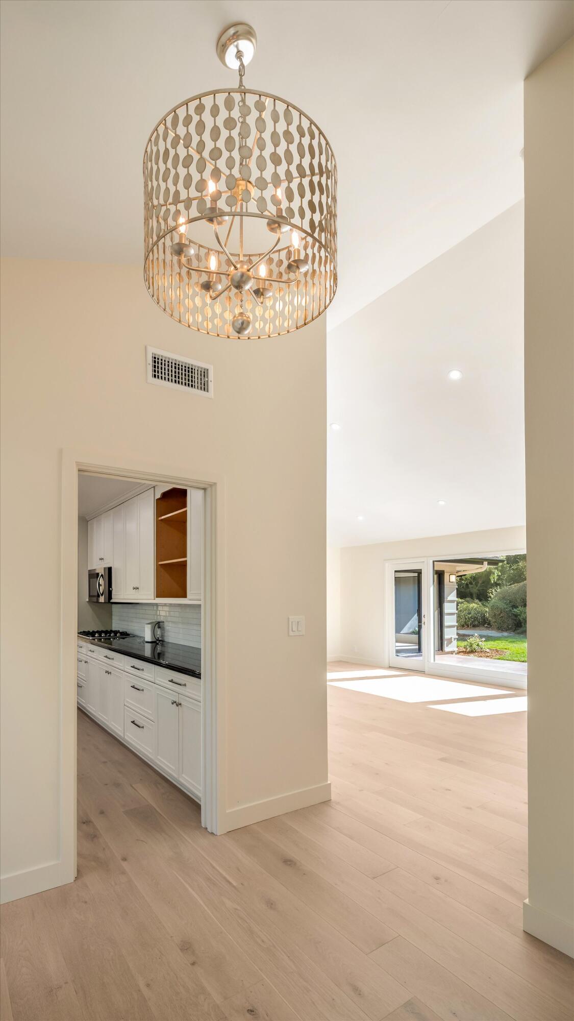 579 Hot Springs Road Montecito, CA 93108 - Photo 5 of 28 Foyer