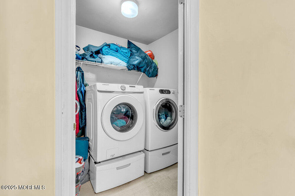 41 Hampshire Boulevard Jackson, NJ 08527 - Photo 25 of 55 a utility room with dryer and washer