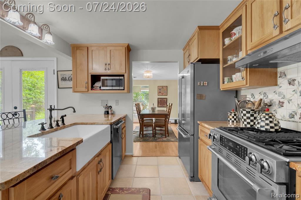 304 Oaklane Drive Rochester Hills, MI 48306 - Photo 3 of 45